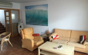Surfhaus - Wohnbereich und Sofa